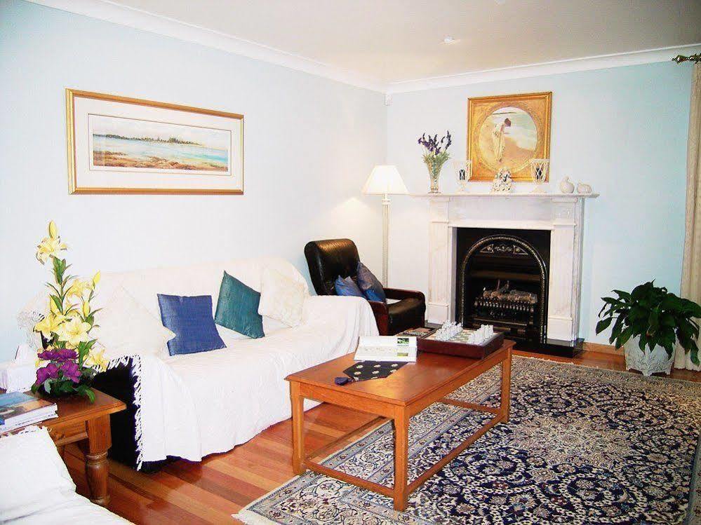 Lavender House Bed & Breakfast Entrance Exterior photo