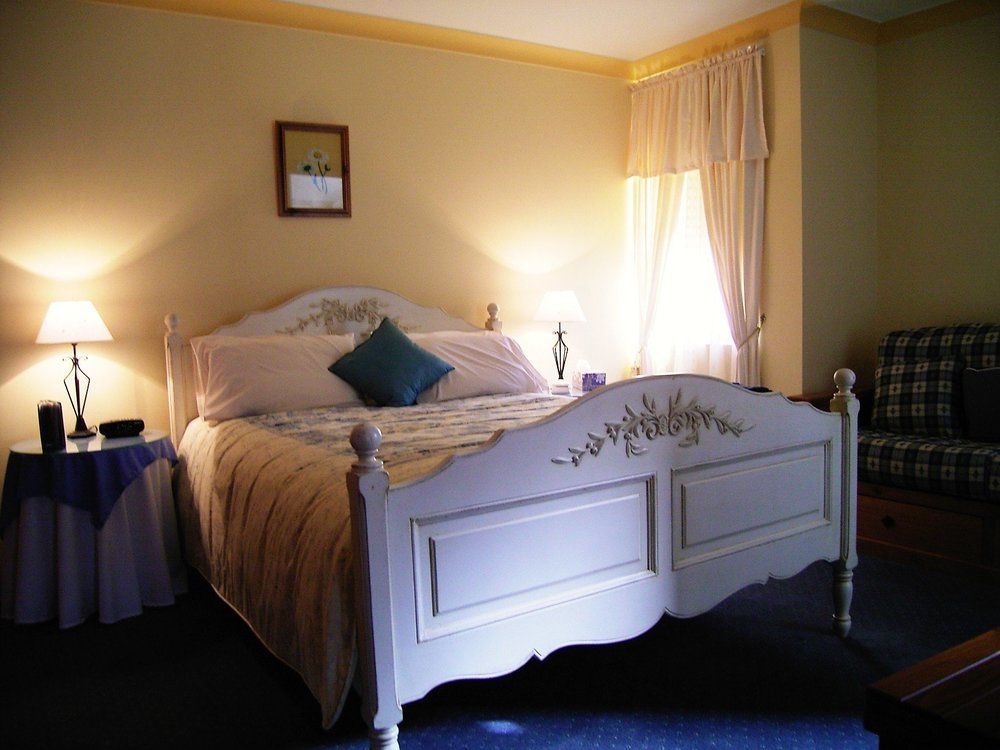 Lavender House Bed & Breakfast Entrance Exterior photo